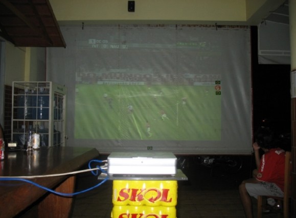 Transmissão de jogo na Adega do Cláudio