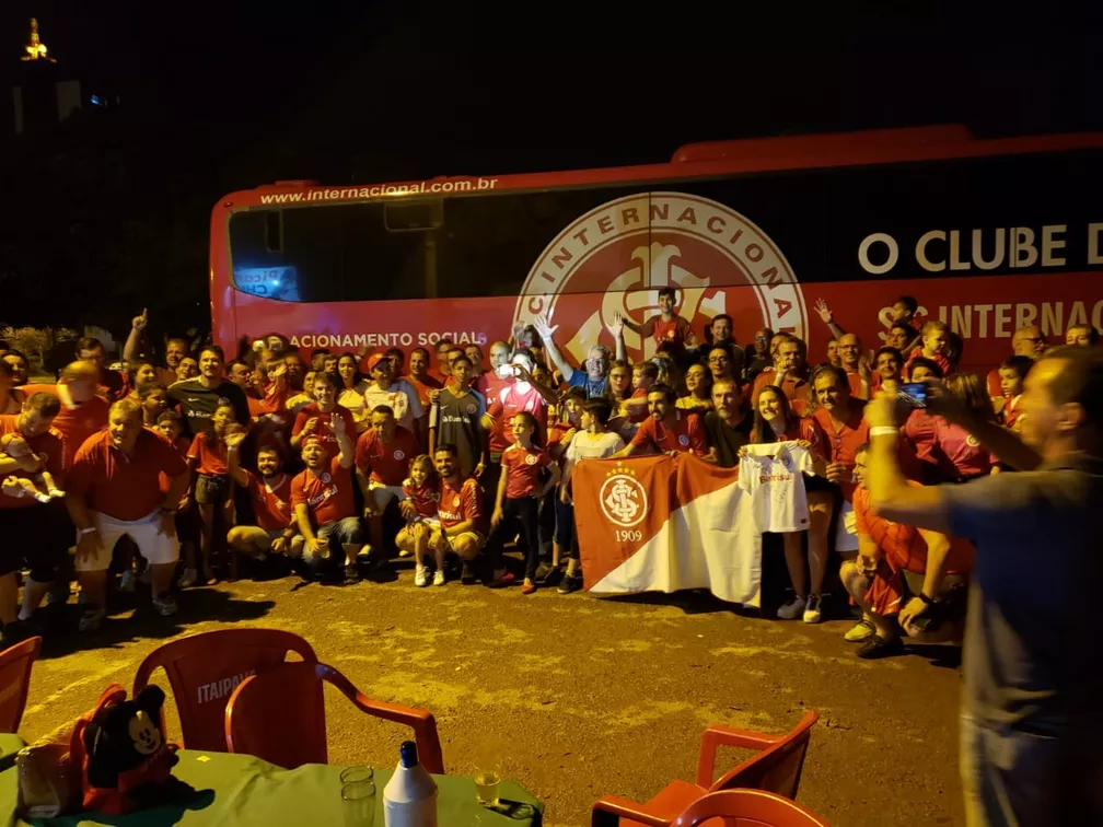 Ônibus oficial do Inter e torcida 1